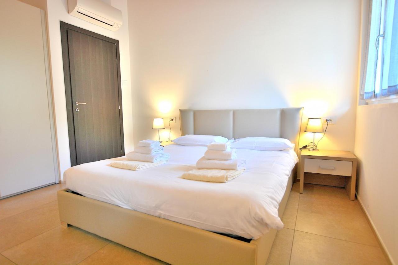 South Apartment With Pool Torri Del Benaco Exteriör bild