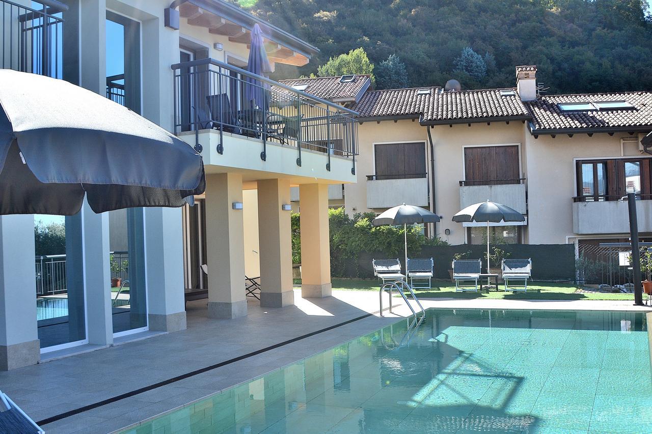 South Apartment With Pool Torri Del Benaco Exteriör bild
